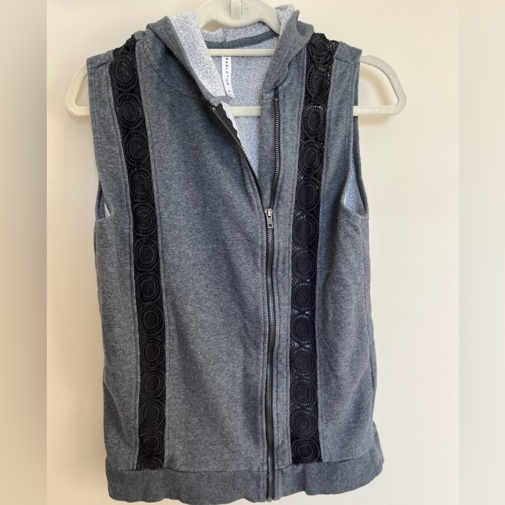 Fabletics Saige Hooded Vest Assymetrical Lace Size medium